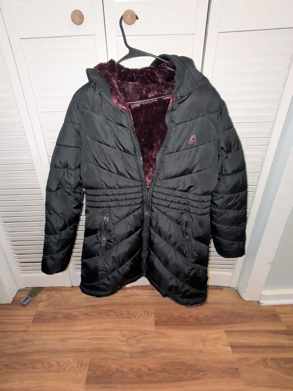 Reebok Women's Black Puffer Coat Burgundy Plush Faux Fur Lined Hooded Jacket